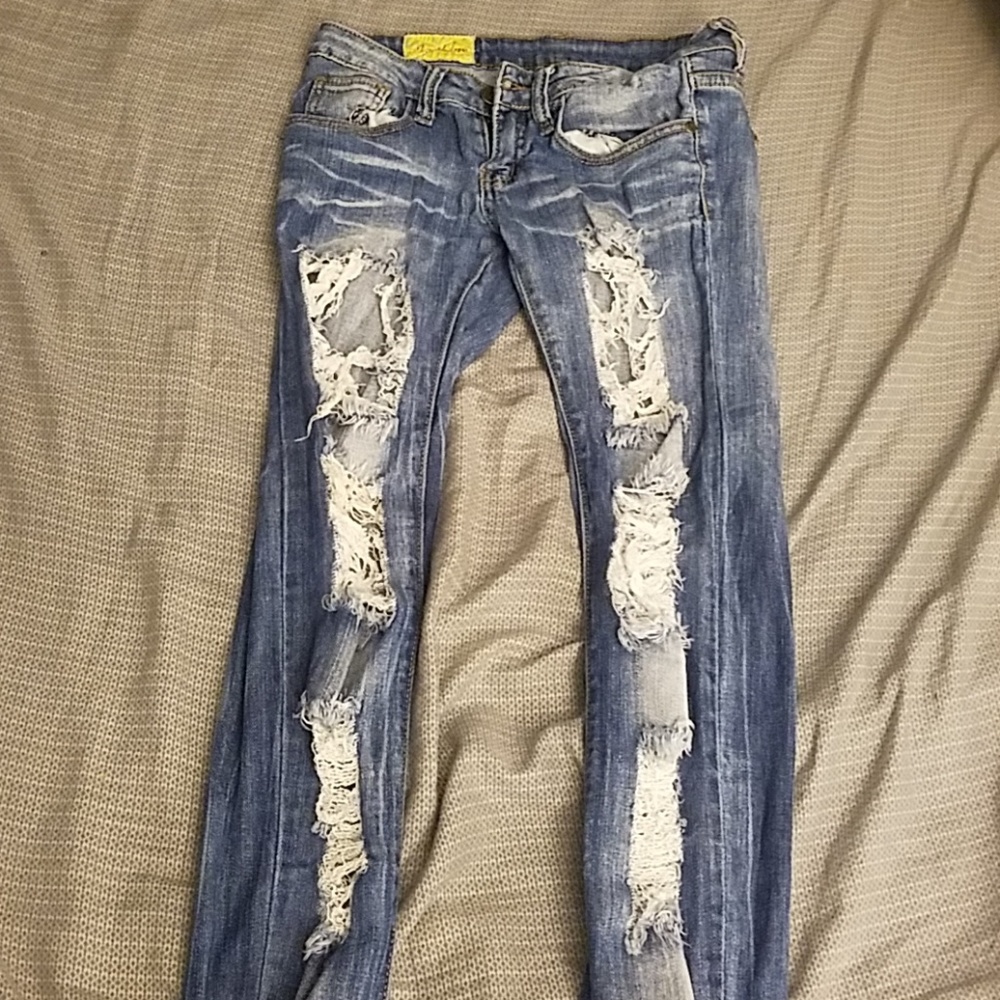 Juniors holey skinny jeans